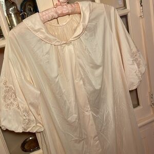 vintage SHADOWLINE pale pastel pink 100%nylon robe. Size S